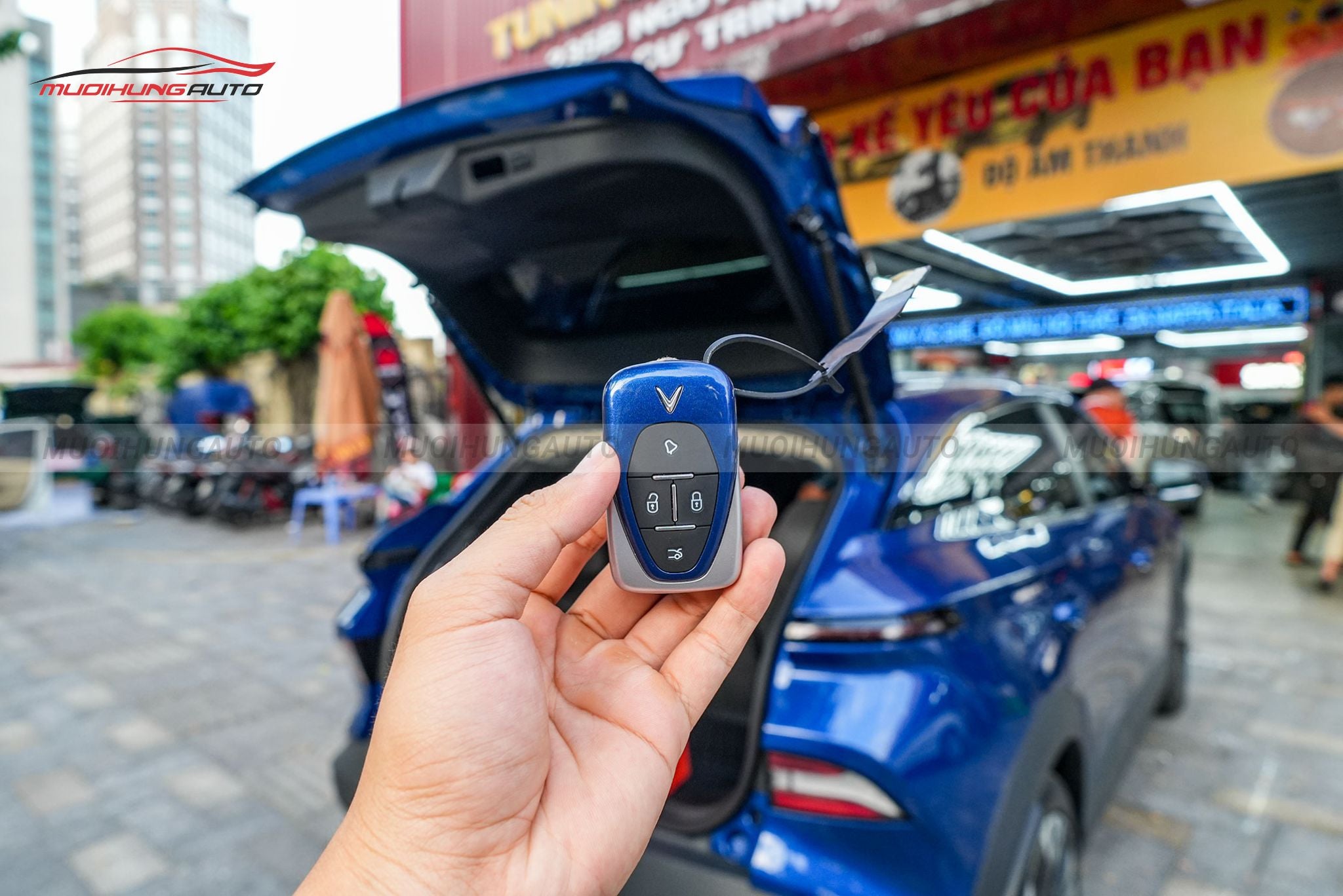 Ty cốp điện Vinfast VF6 2024