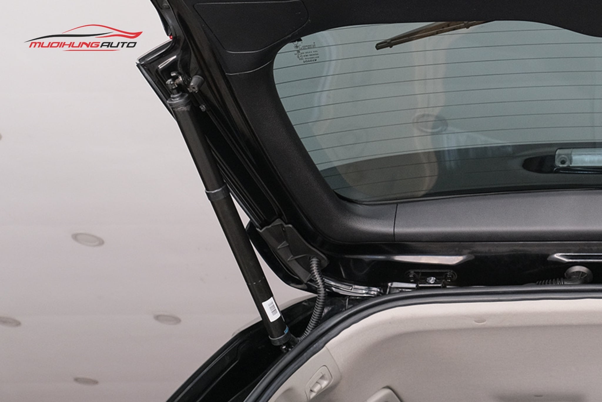 Ty cốp điện xe hơi Toyota Innova