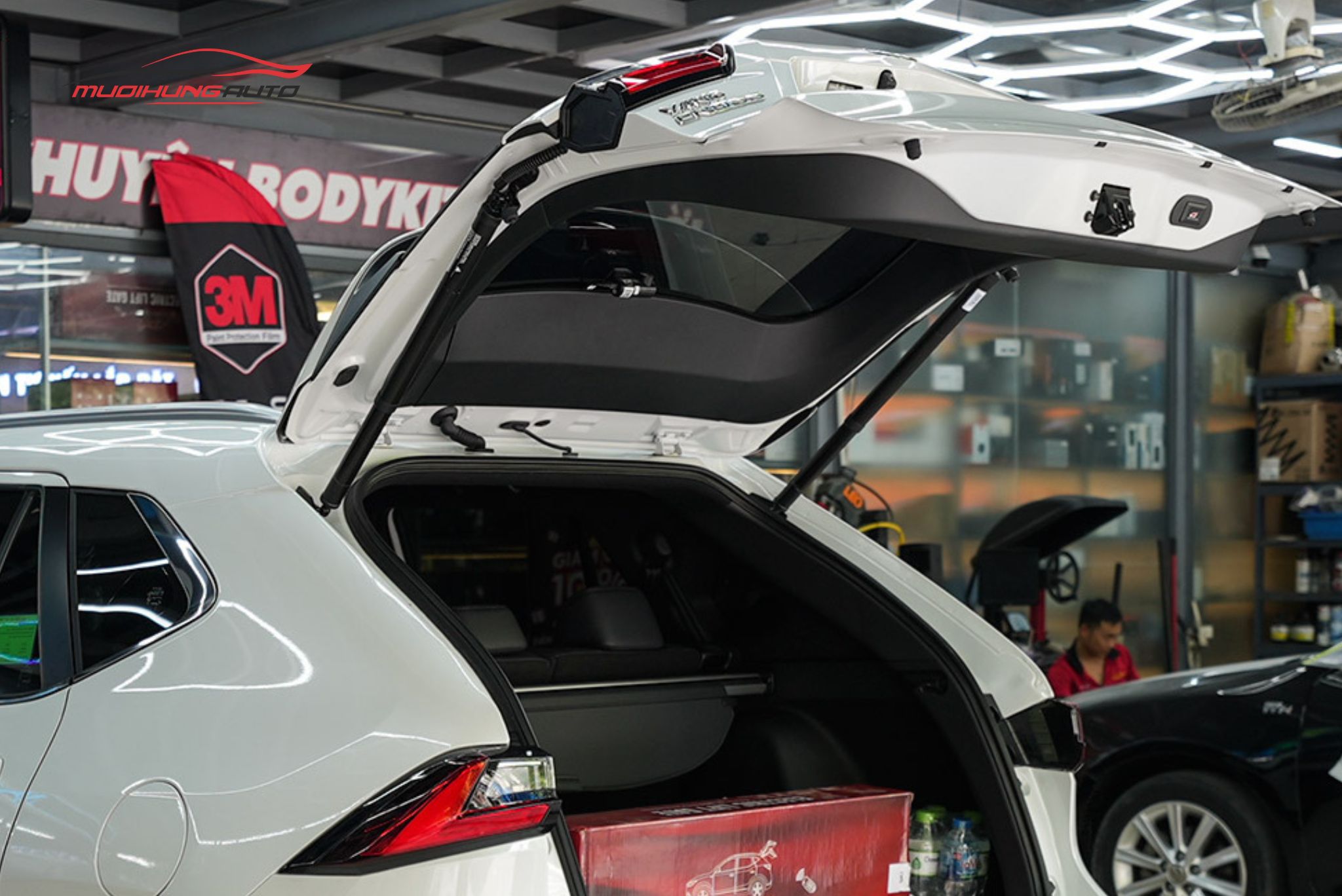 Ty cốp điện xe hơi Yaris Cross 2024