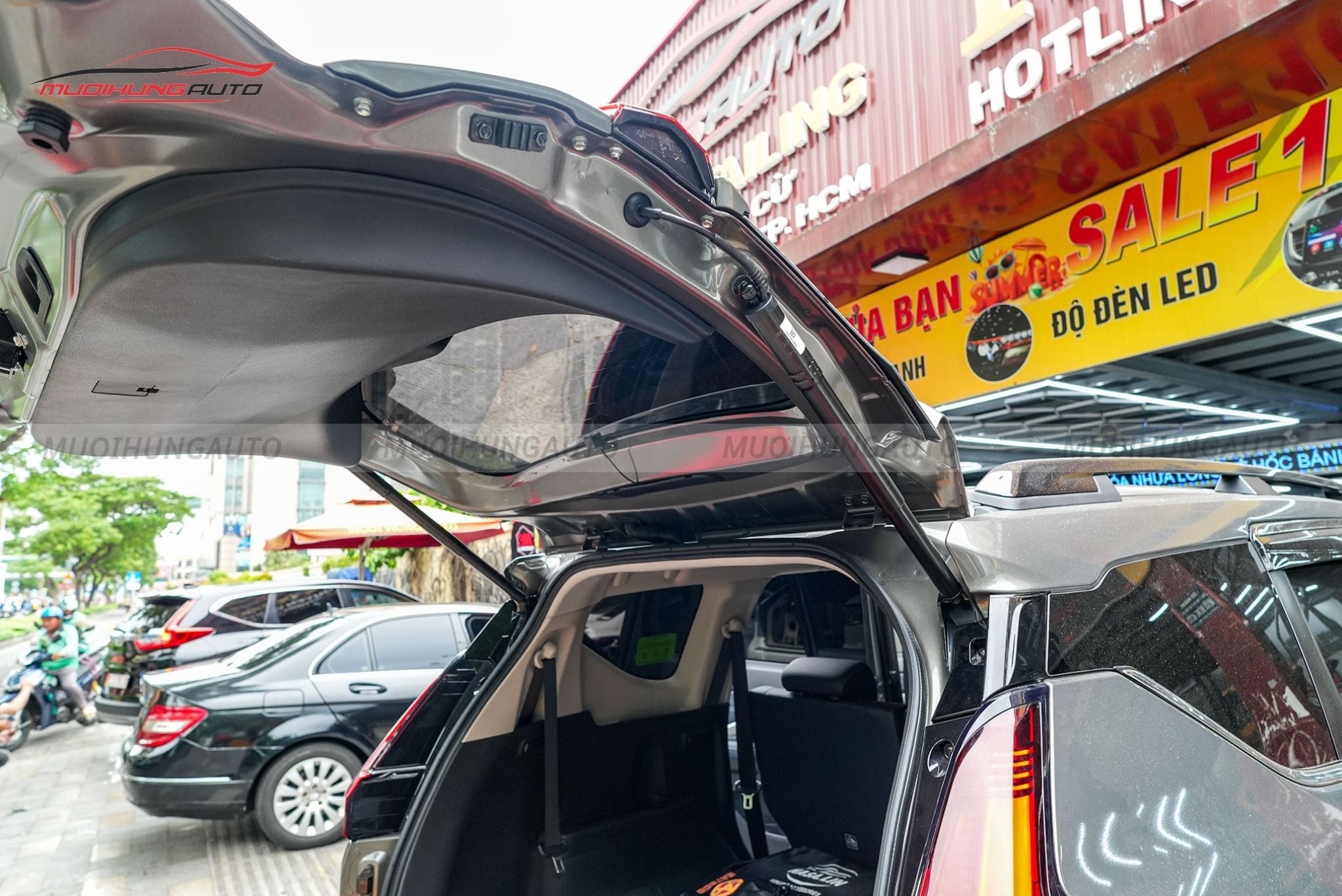 Ty cốp điện xe Mitsubishi Xpander Cross 2024