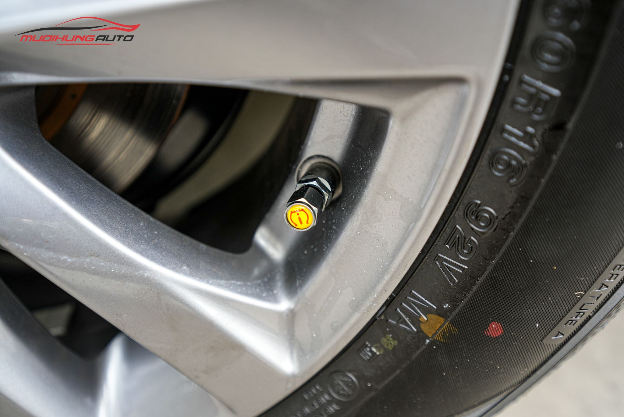 Lắp cảm biến áp suất lốp ICAR Ellisafe TN405 cho xe Mazda 3