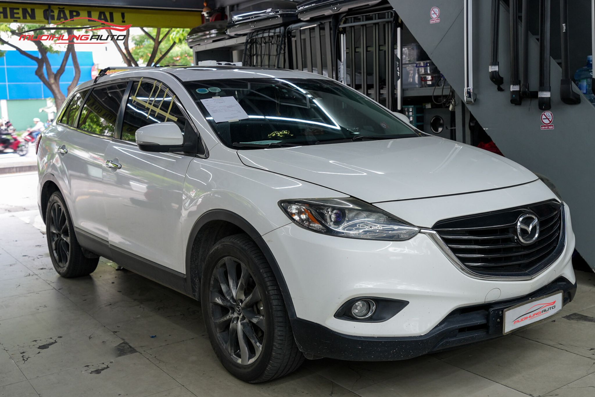 Trước khi lắp baga mui Yaki 129cm CP-439 cho xe Mazda CX9