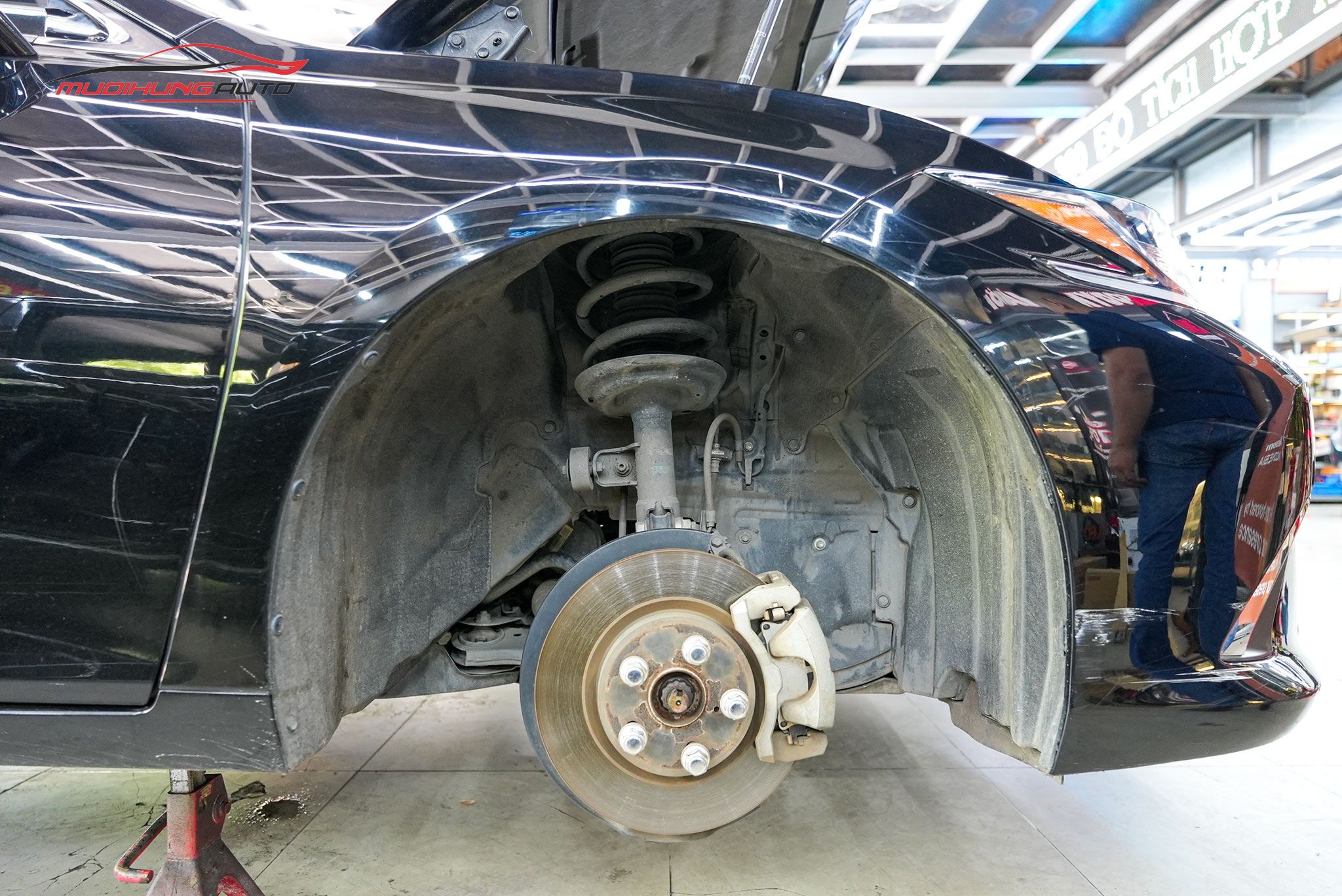 Lắp Phuộc Giảm Xóc KYB Cho Xe Lexus ES250 2019