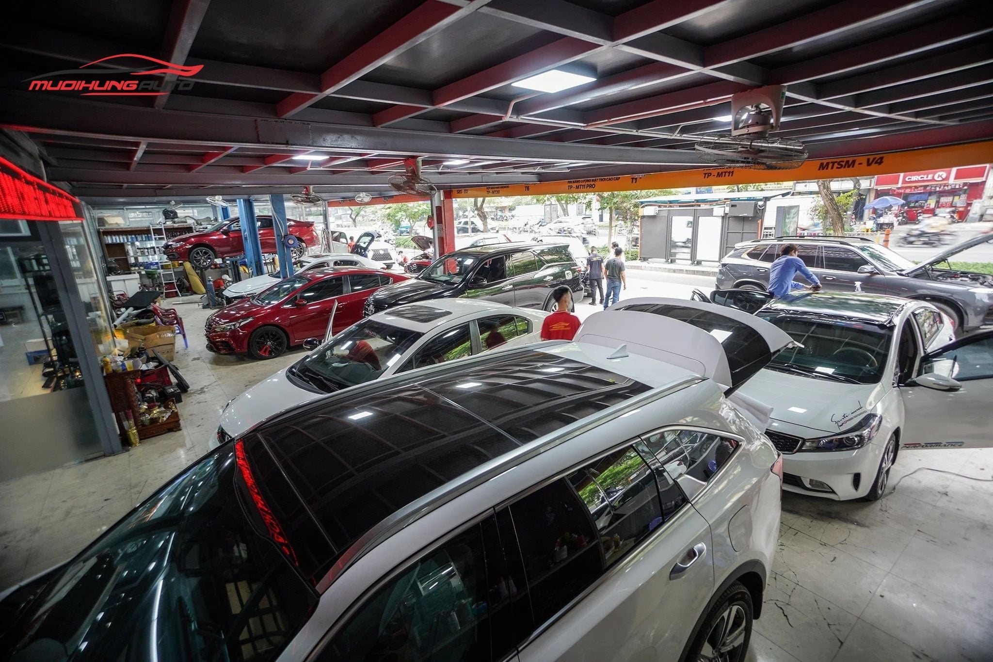 Mười Hùng Auto - Địa chỉ  lắp đặt ron gioăng cửa cho ô tô uy tín tại TPHCM