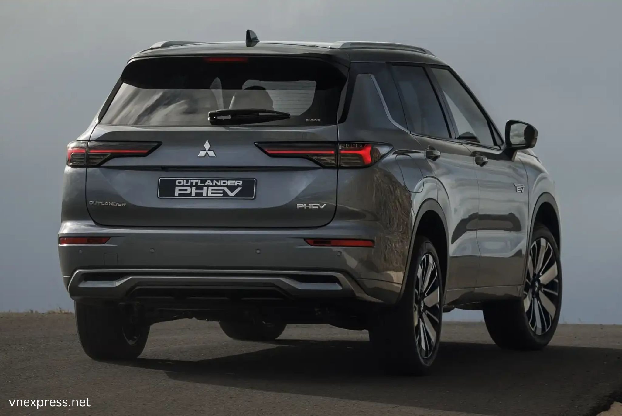 Mitsubishi Outlander 2025 - Đánh Giá Chung, Thông Số, Giá Lăn Bánh Mới Nhất 5/2025