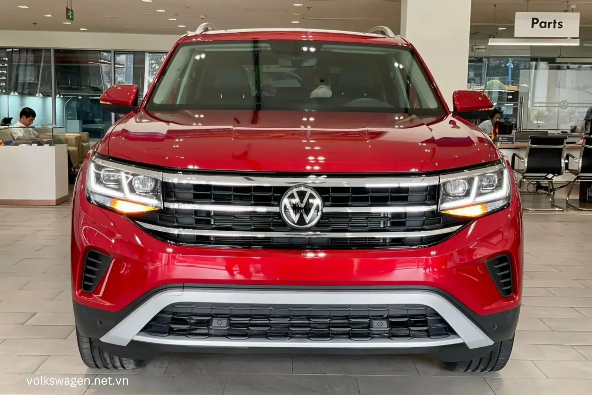 Volkswagen Teramont 2025 thiết kế đầu xe nổi bật với lưới tản nhiệt mạ crom