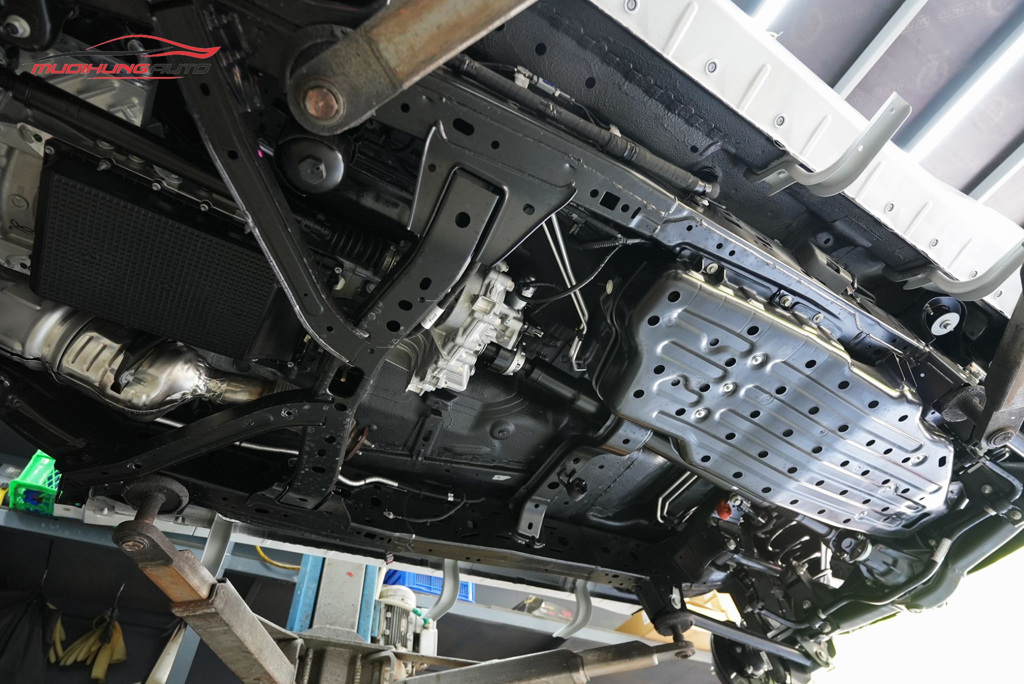 Phủ Gầm Xe Ford Everest 2024