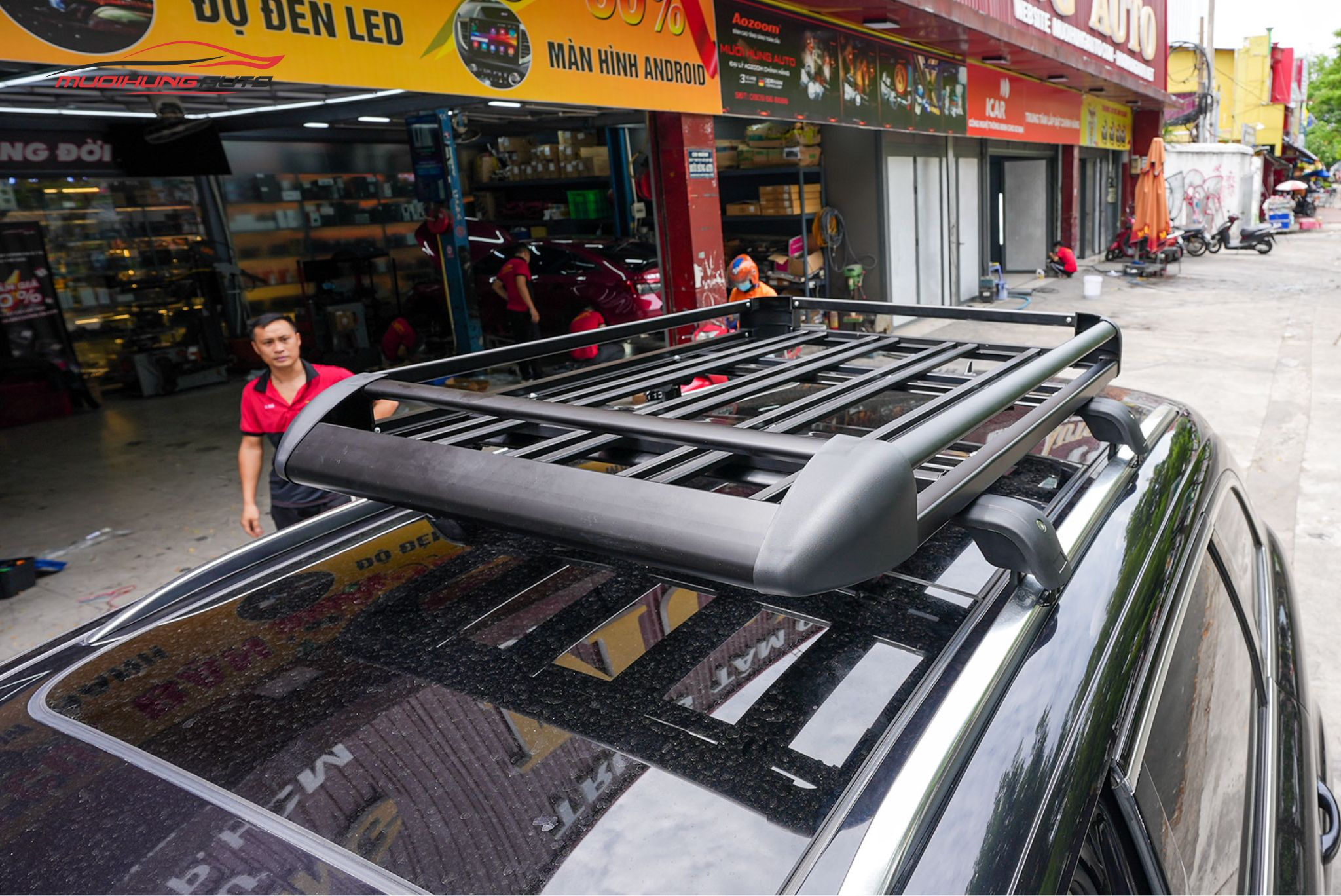 Lắp baga mui Yaki 127cm CP-307 cho xe Audi Q7 2011