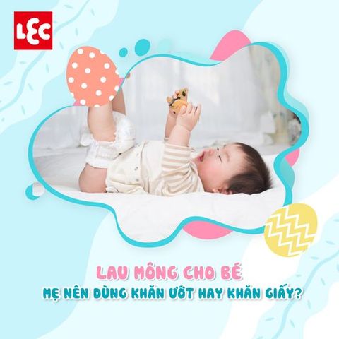 Lau mông cho bé mẹ nên dùng khăn ướt hay khăn giấy?