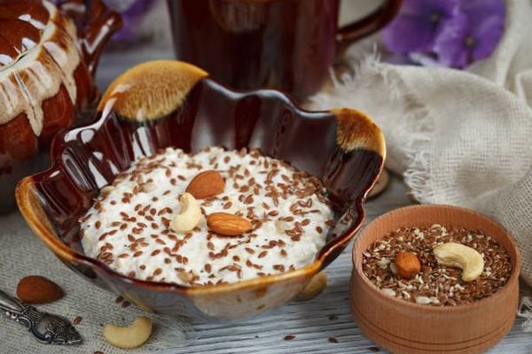 Cháo gạo lứt Basmati + hạt chia + sữa hạnh nhân