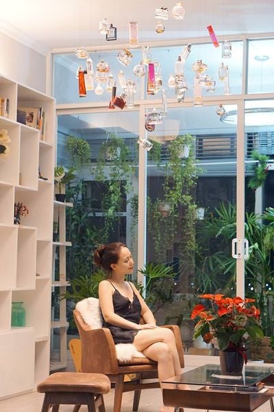 TÂM SỰ VÀ KHOE ĐÈN NƯỚC HOA