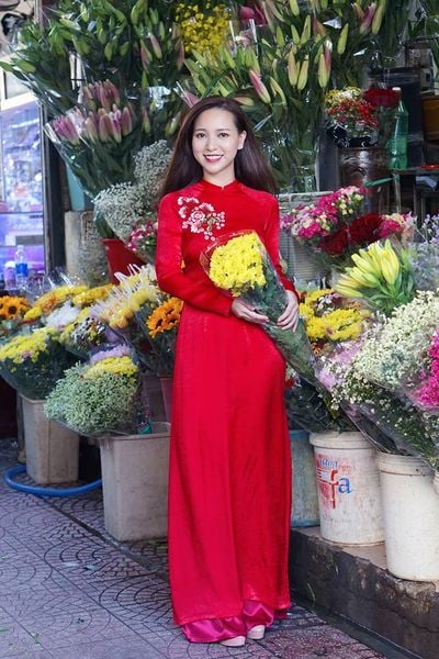 BÀ NA MẶC ÁO DÀI!!!