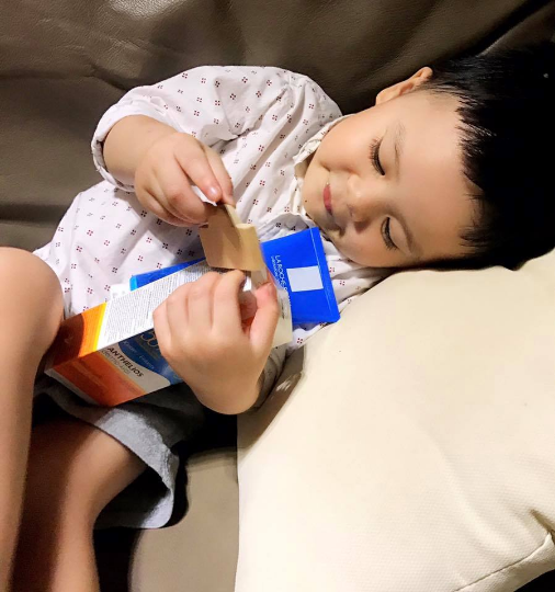 BÉ MINH ĐƯỢC TẶNG QUÀ!