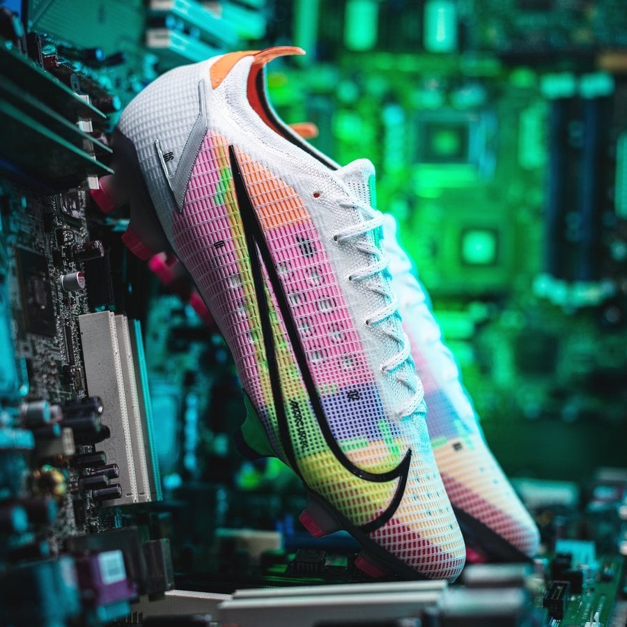 Nghía sơ thiết kế của bộ đôi giày đá bóng Nike Mercurial Superfly