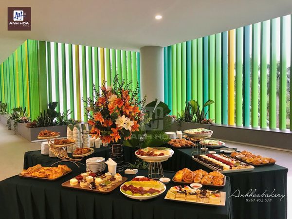 anh-hoa-bakery-tiec-tra