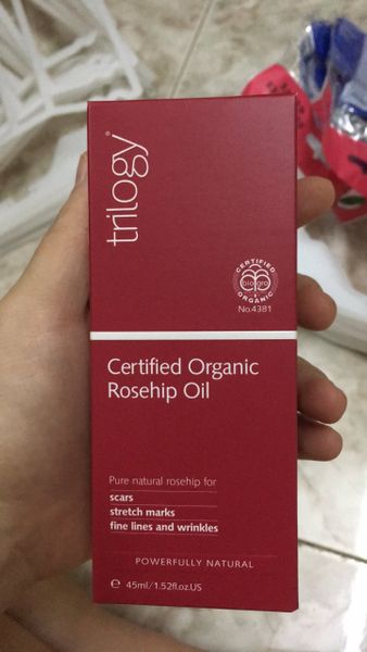 nguoi-dung-noi-ve-tinh-dau-tam-xuan-duong-da-Trilogy-Rosehip-Oil