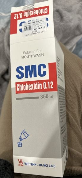 Nước súc miệng smc chlorhexidine 0.12 giúp điều trị viêm nướu