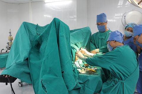 TS. BSCC Lê Mạnh Cường chuyển giao kỹ thuật mổ trĩ mới tại Bệnh viện Đa khoa tỉnh Lào Cai