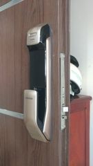 Lắp khóa điện tử Samsung tại chung cư Ngoại giao đoàn