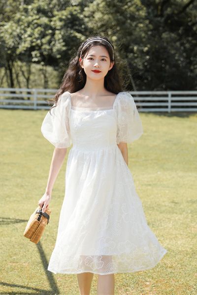 Váy trắng dáng dài xoè dự tiệc GIIAN đầm công chúa cổ vuông đính ngọc tay  bồng  V2418