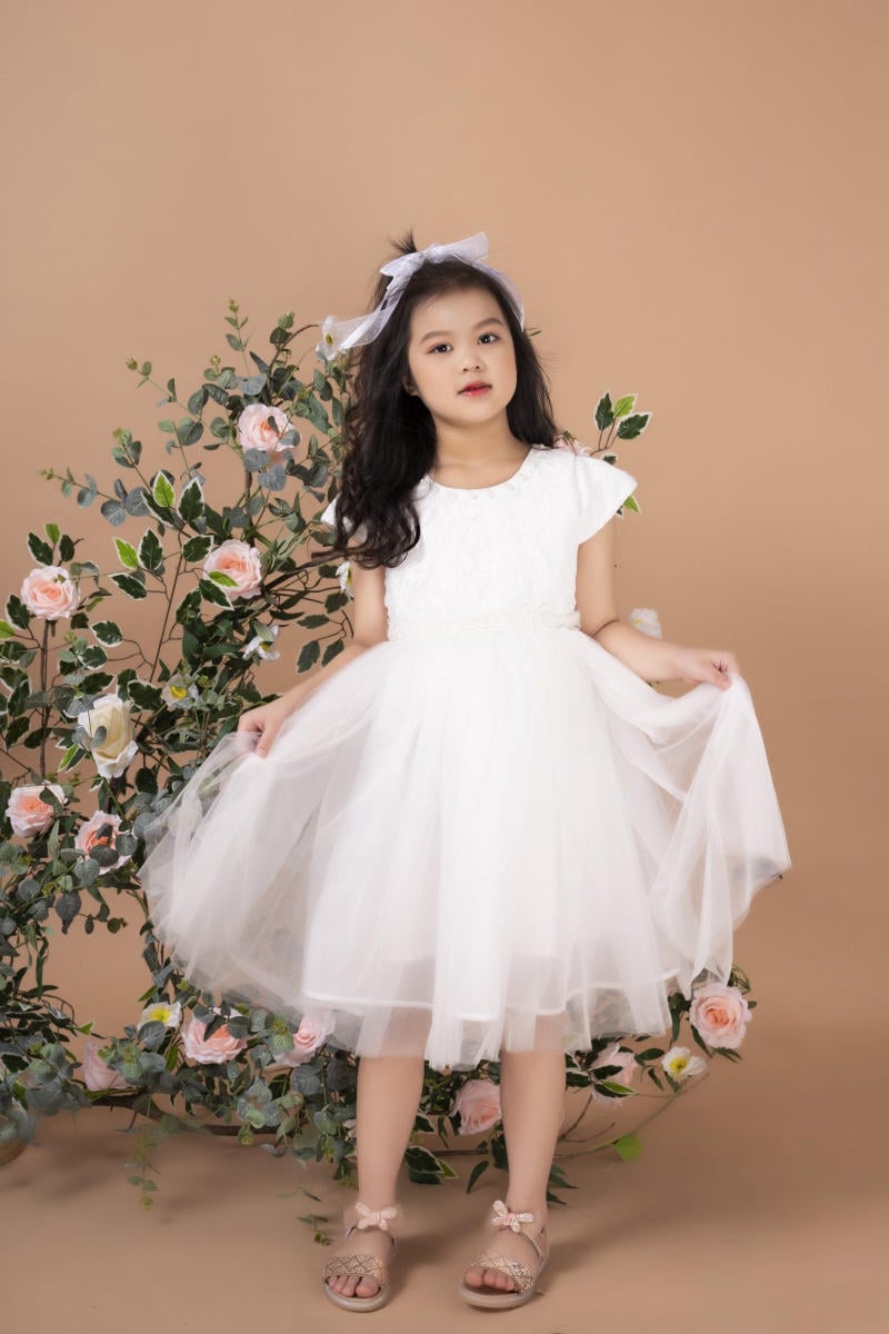 Mua Váy đầm công chúa bé gái đuôi tôm sát nách màu trắng DBG085 - Size 11  (31-34kg) tại ZIZIBABY | Tiki