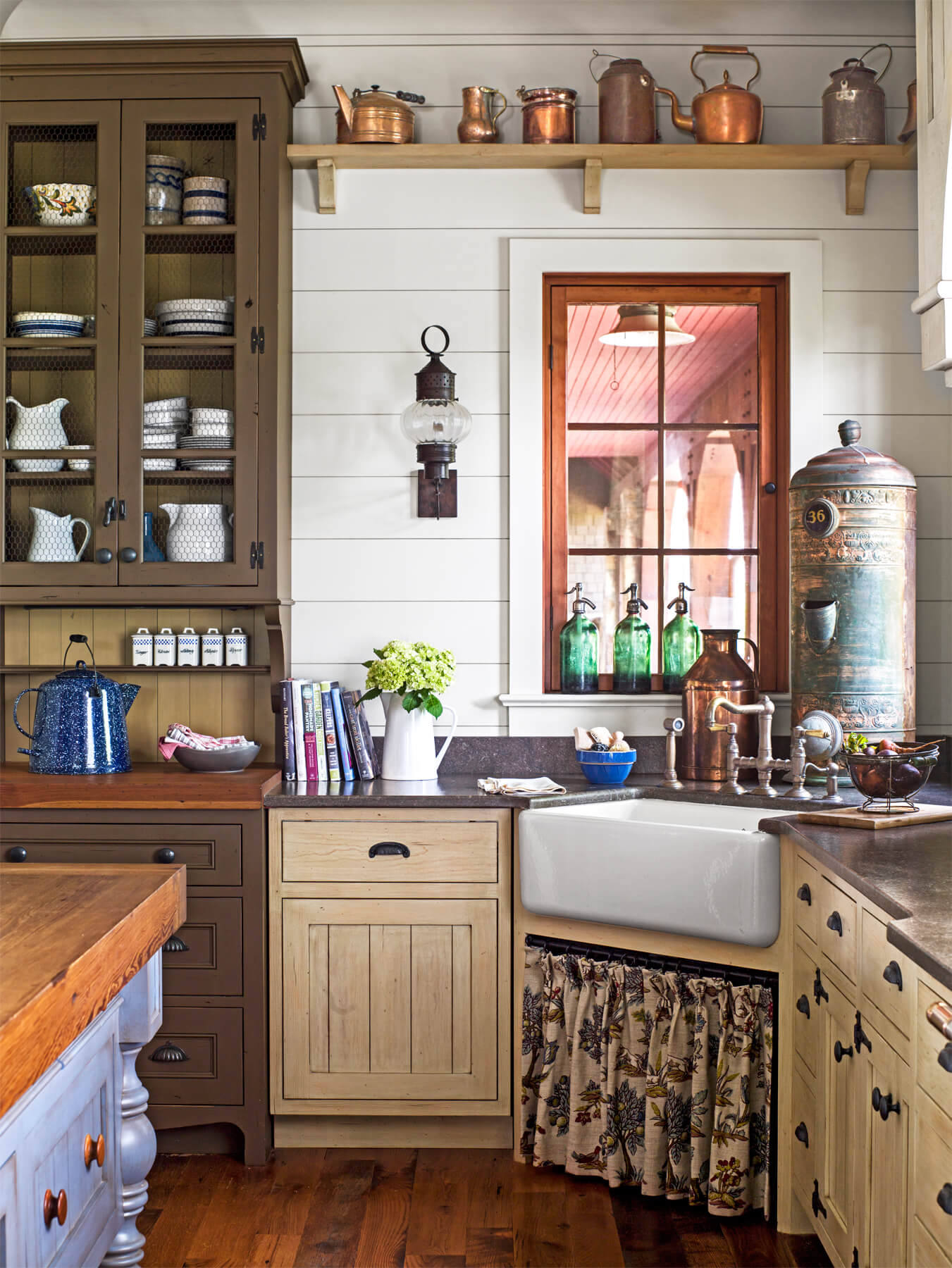 How To Decorate w/ Vintage Kitchen Decor, Rolling Pins & Utensils.