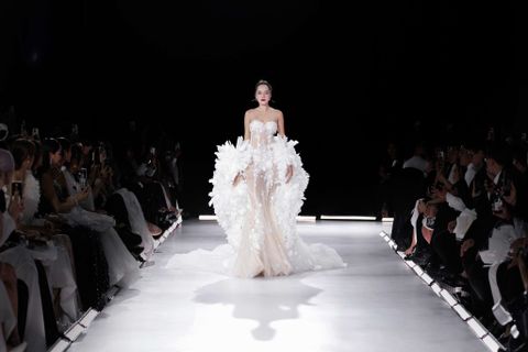 BẢO NGỌC, LÊ HOÀNG PHƯƠNG LỘNG LẪY VỚI ĐẦM CƯỚI LINH SAN