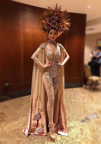 Đại diện Việt Nam giành giải vàng trang phục dân tộc tại Miss Earth 2018