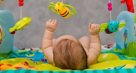 Sự phát triển của trẻ: Nên chơi đồ chơi gì và khi nào?