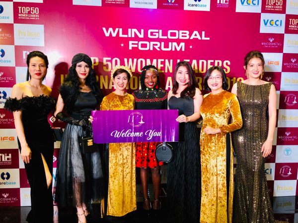 Ms Nông Vương Phi nhận giải top 50 women leader