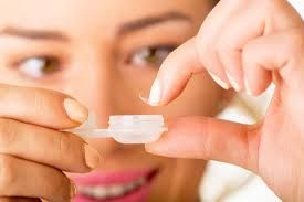 Lens bị rách có đeo được không? Làm thế nào khi lens bị rách ...