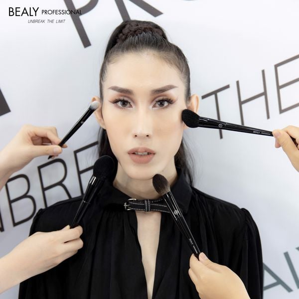 BẠN ĐANG TRANG ĐIỂM THEO ĐÚNG THỨ TỰ?