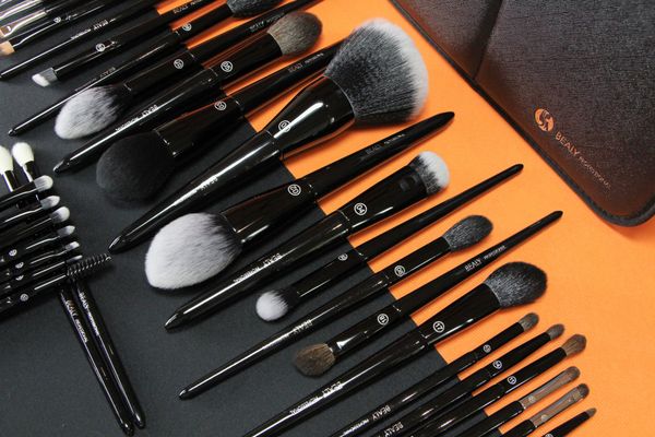 BỘ CỌ TRANG ĐIỂM CÁ NHÂN VÀ CHUYÊN NGHIỆP - LỰA CHỌN NÀO PHÙ HỢP VỚI BẠN?