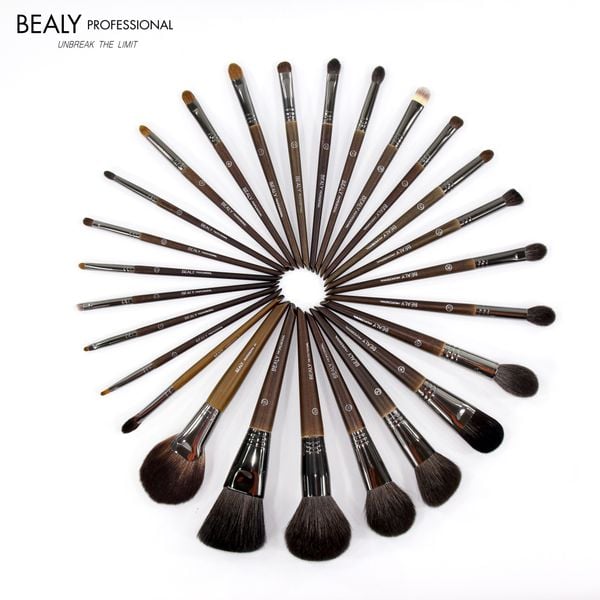 NHỮNG LƯU Ý KHI CHỌN MUA CỌ TRANG ĐIỂM CHUYÊN NGHIỆP NHƯ MAKEUP ARTIST