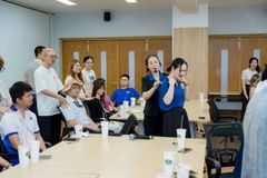 Workshop massage cổ vai gáy cho nhân viên công sở