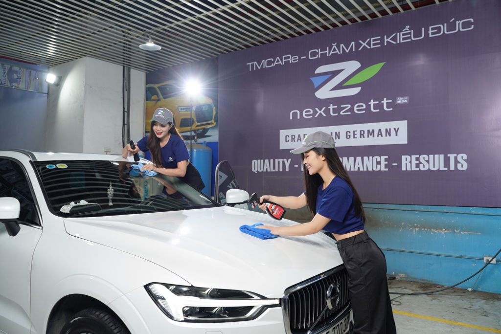 Tại sao tôi lau kính ô tô sau khi rửa xong vẫn còn vệt? Làm sao lau kính sạch?