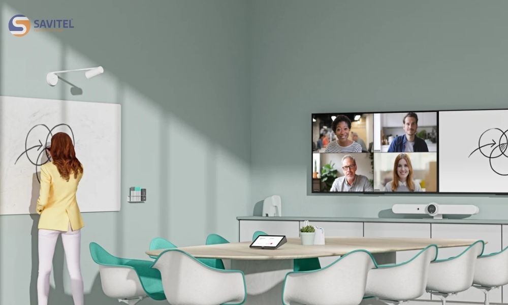 Loa treo tường phòng họp là một thiết bị âm thanh được thiết kế để gắn lên tường