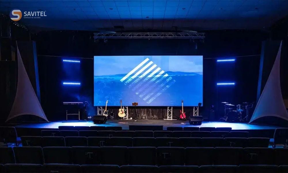 Giá thuê backdrop LED thay đổi tùy theo loại màn hình và dịch vụ đi kèm