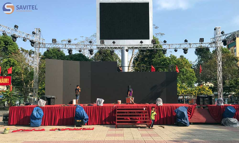 Màn hình LED ngoài trời cần chống chịu tốt trong điều kiện nắng mưa