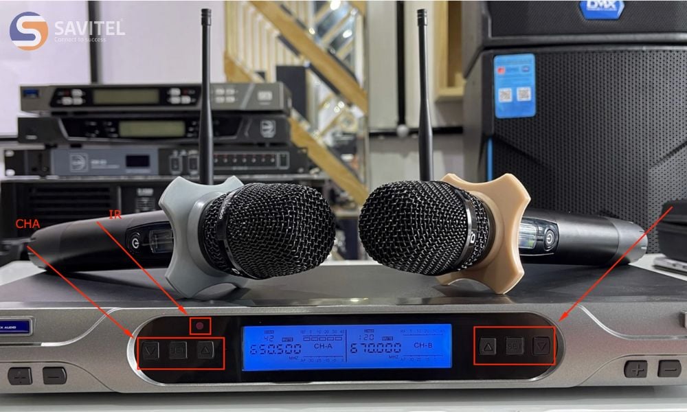 Với hệ thống micro đôi, việc đồng bộ tần số cần thực hiện tuần tự cho từng thiết bị