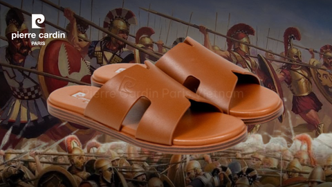 Thành Thebes Cổ Đại & Nguồn Cảm Hứng Thời Trang Cho Đôi Dép Nam Trứ Danh Tại Pierre Cardin
