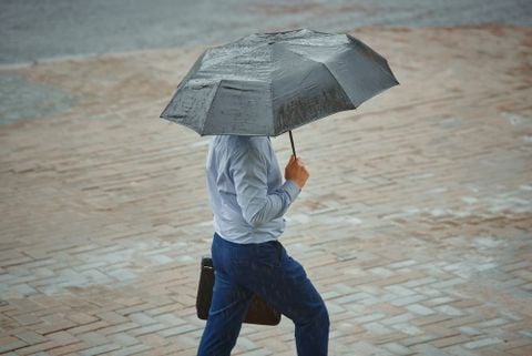 Quý Ông Thành Thị Nên Chăm Sóc Đôi Giày Da Kỹ Lưỡng Trong Mùa Mưa