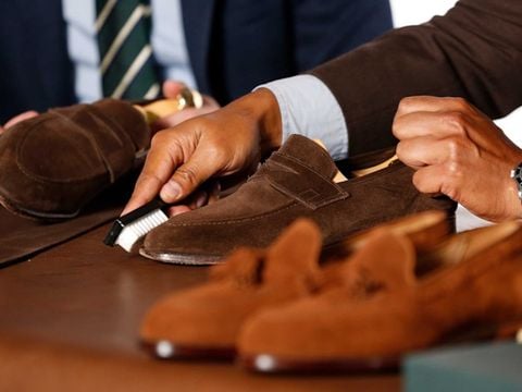 Giày Da Lộn - Món Phụ Kiện Thời Trang Tinh Tế Giúp Nam Giới Tỏa Sáng Trong Mùa Lễ Hội