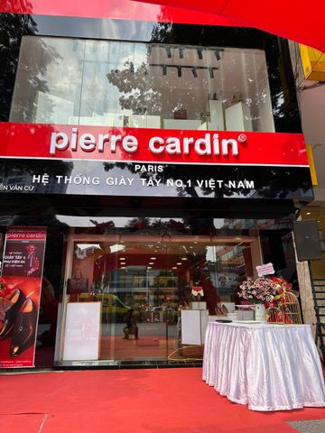 TƯNG BỪNG KHAI TRƯƠNG CỬA HÀNG PIERRE CARDIN LONG BIÊN - HÀ NỘI