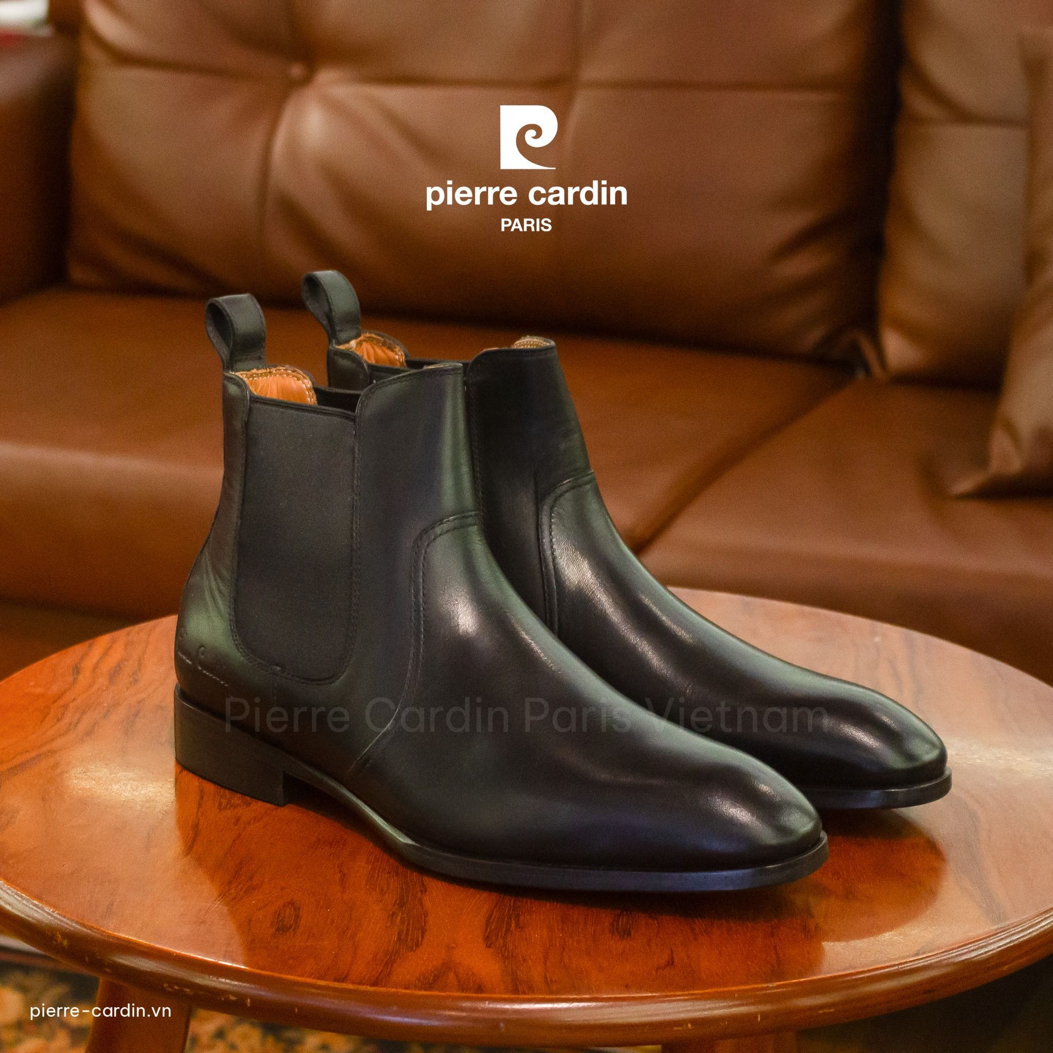 Bộ đôi boot #371 và #368 của Pierre Cardin là hiện thân của vẻ đẹp huyền bí và sang trọng.