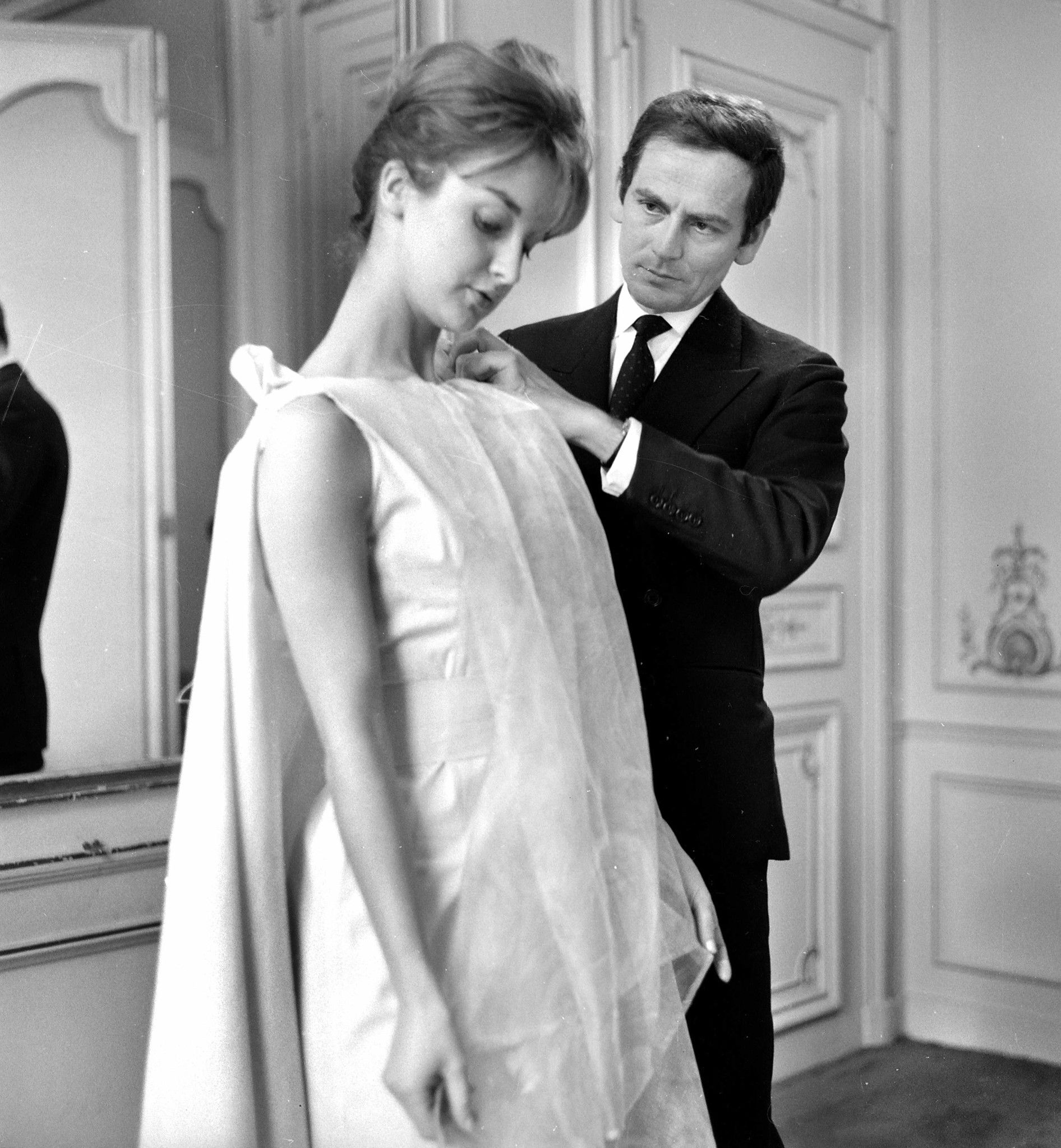 Pierre Cardin theo đuổi Haute Couture khi bắt đầu sự nghiệp