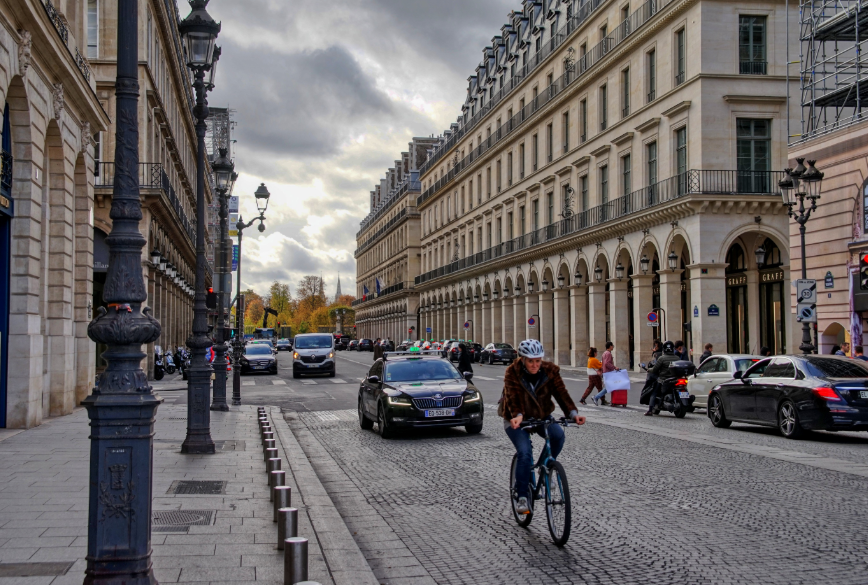 FRANCE GLANCE