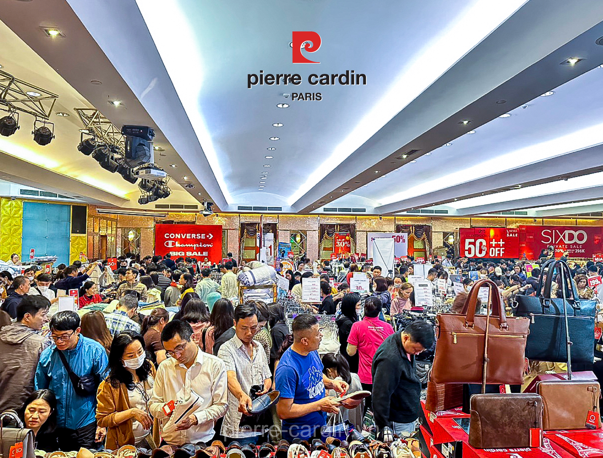 Hàng Vạn Tín Đồ Mua Sắm Càn Quét Pierre Cardin và 300 Thương Hiệu Cao Cấp Tại VStyle’s Private Sale Hà Nội