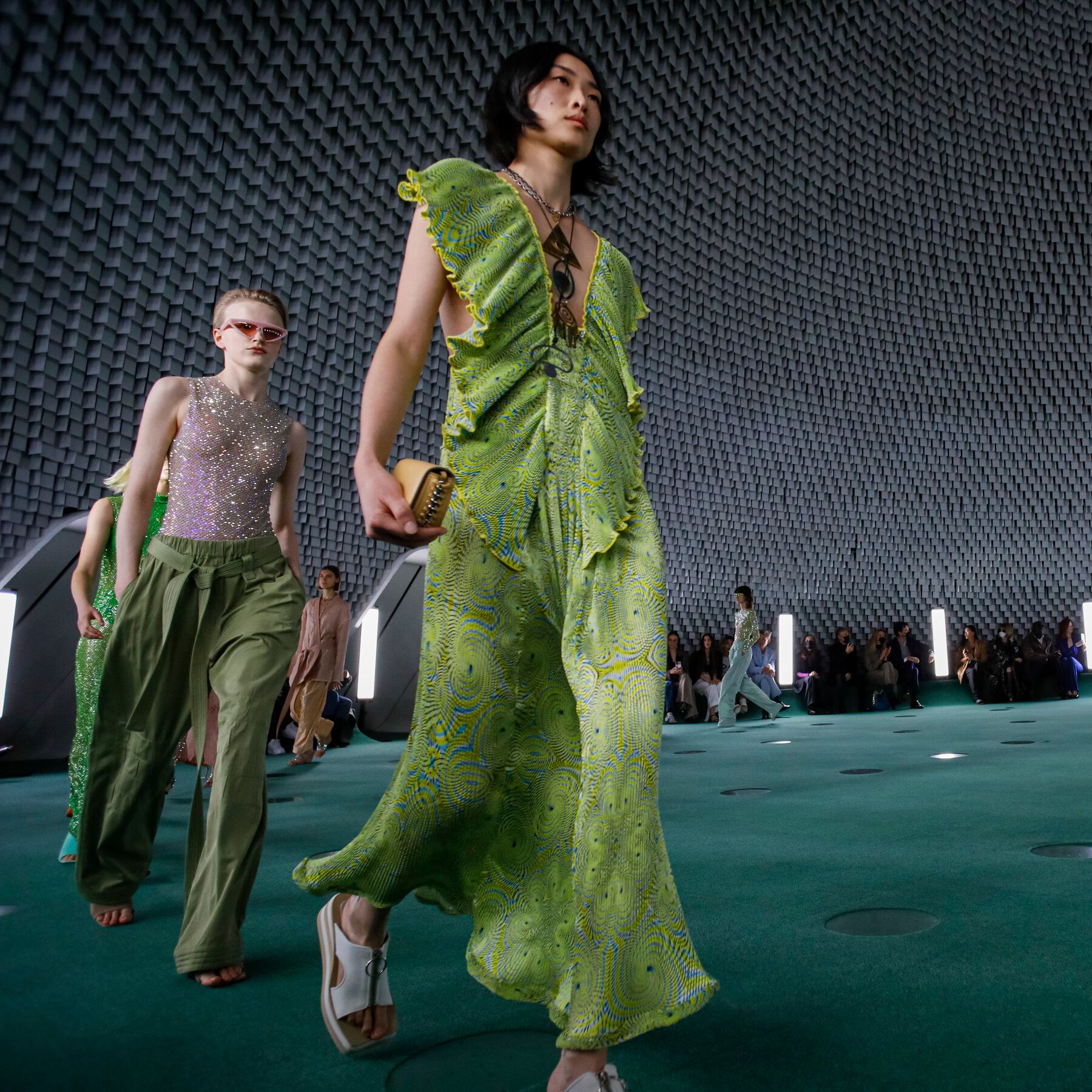 Pierre Cardin: Eco-fashion (Thời Trang Bền Vững) Trong Năm 2023
