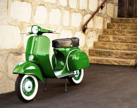 Những Chiếc Vespa Cổ Mang Vẻ Đẹp Vượt Thời Đại